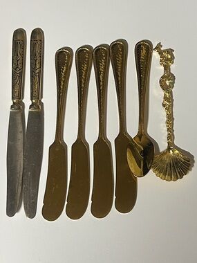 Gold-Tone Butter Knife and Spoon Set with Ornate Shell Spoon 8 pieces
